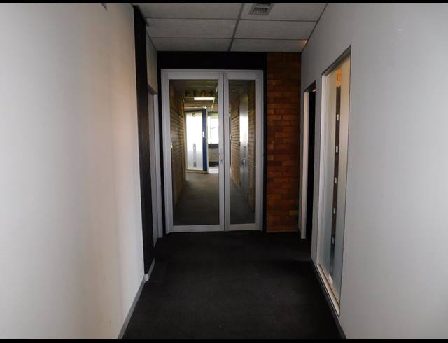 4,664M² OFFICE TO LET IN FERNDALE